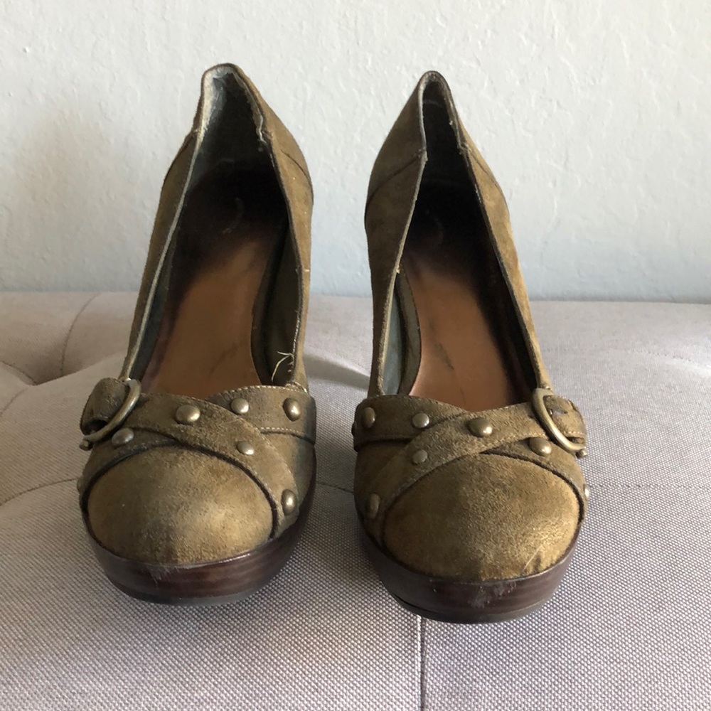 High heel shoes